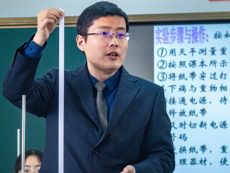 党委委员、副校长：蔡之刚